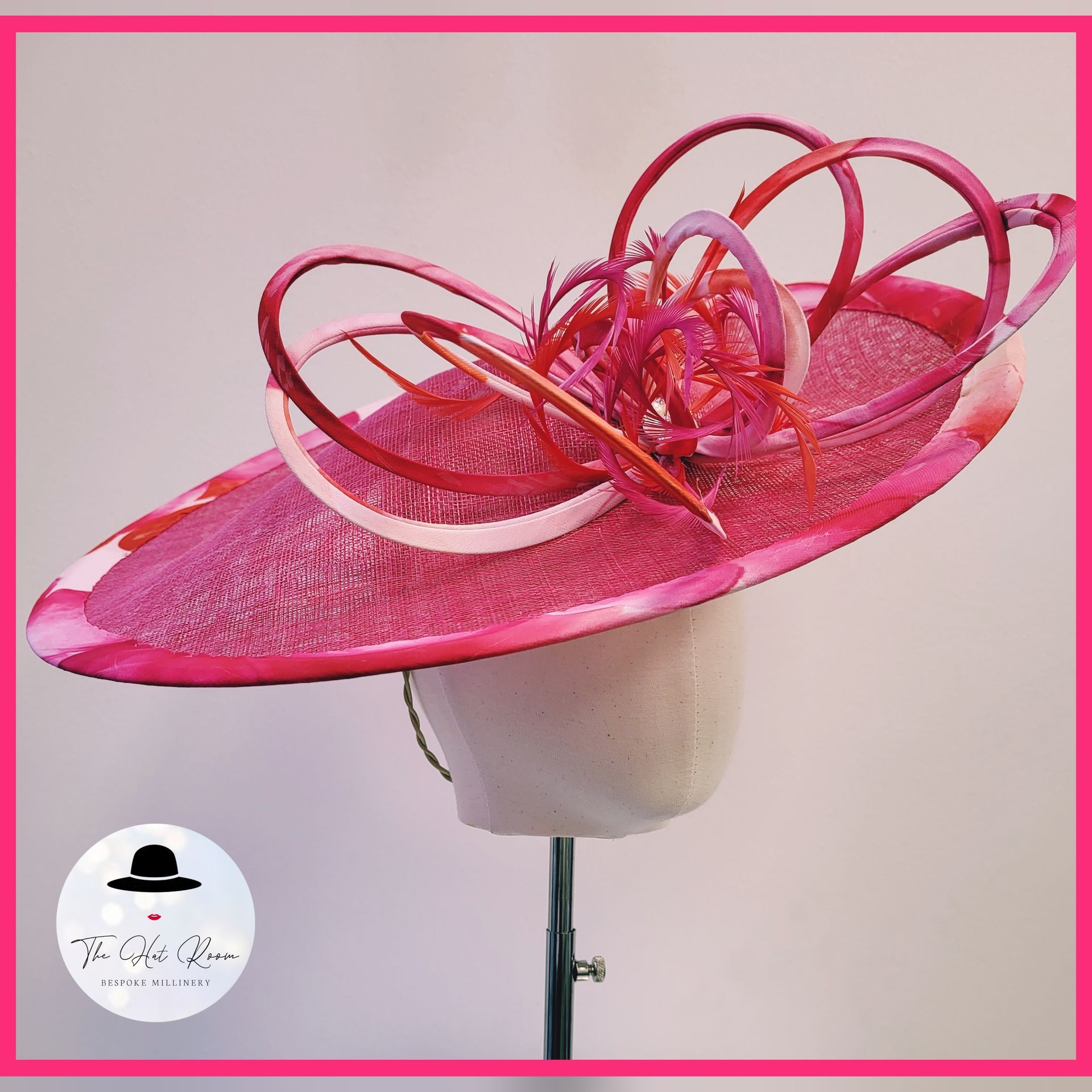 large saucer
large hatinator
Ascot ladies day
mother of the bride
mother of the groom
mother of the bride
oversized hat
large hat
mother of the groom
picture hat