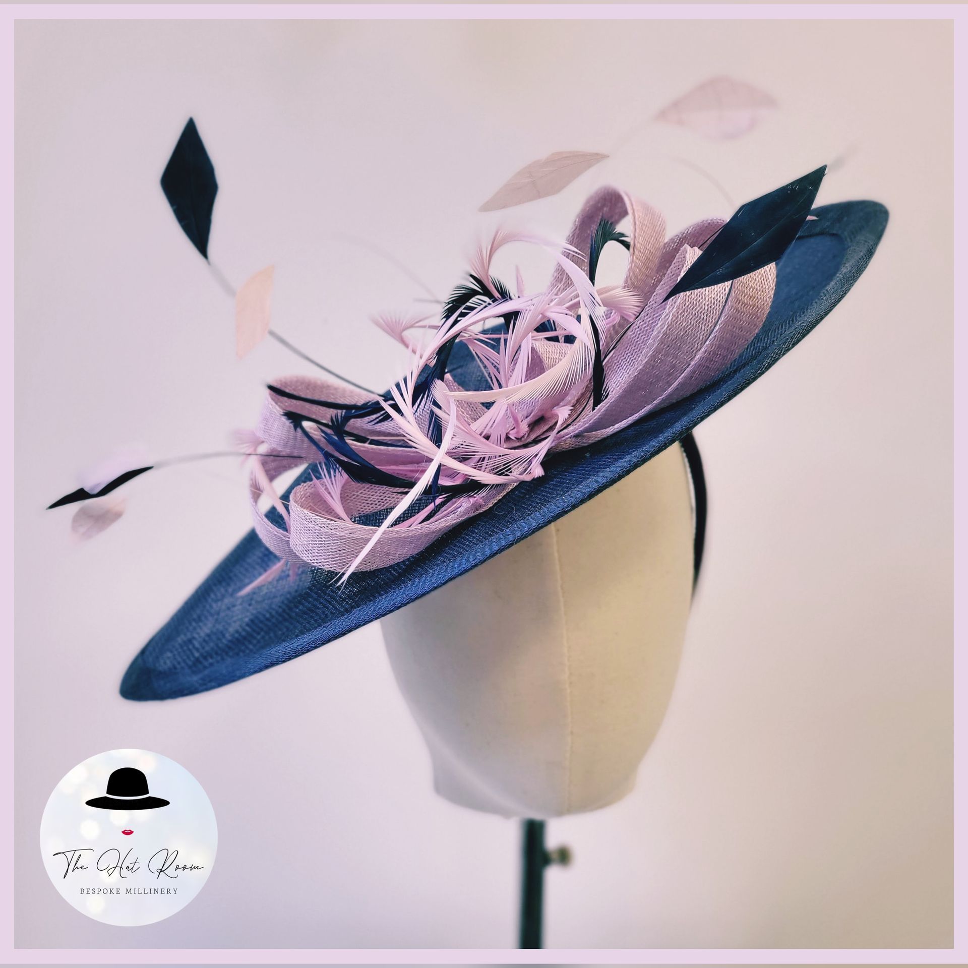 large saucer
large hatinator
Ascot ladies day
mother of the bride
mother of the groom
mother of the bride
oversized hat
large hat
mother of the groom
picture hat