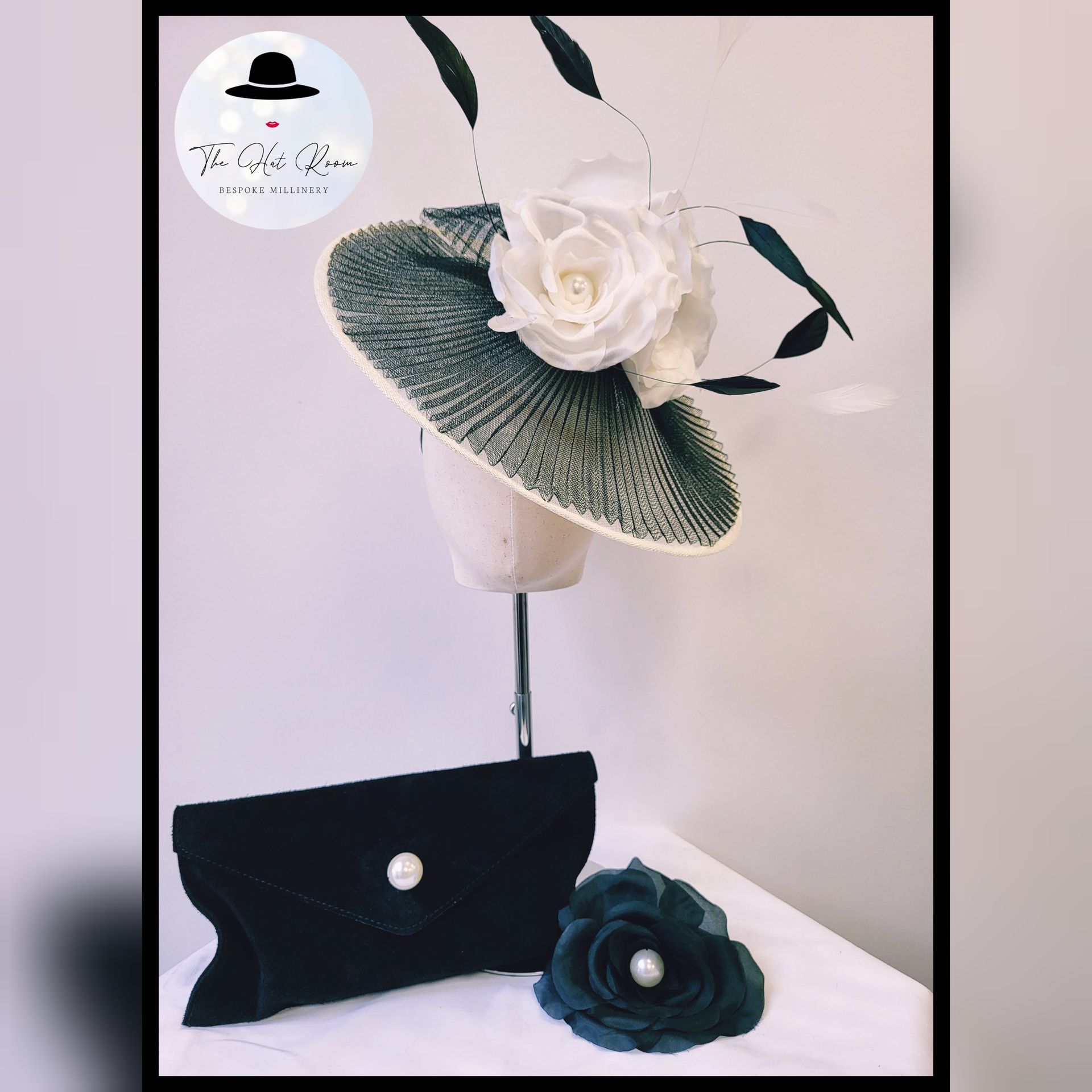 large saucer
large hatinator
Ascot ladies day
mother of the bride
mother of the groom
mother of the bride
oversized hat
large hat
mother of the groom
picture hat