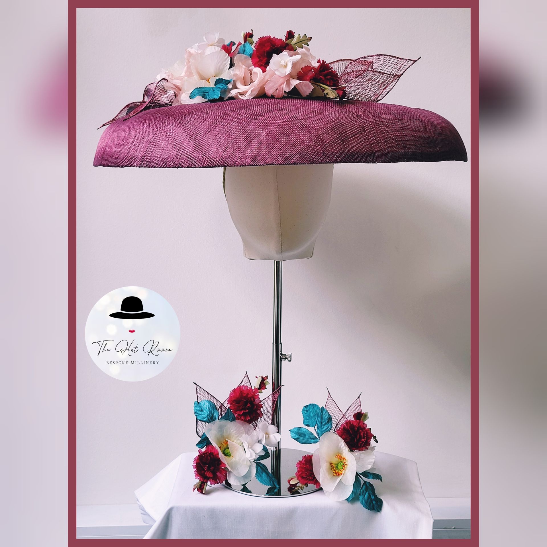 large saucer
large hatinator
Ascot ladies day
mother of the bride
mother of the groom
mother of the bride
oversized hat
large hat
mother of the groom
picture hat