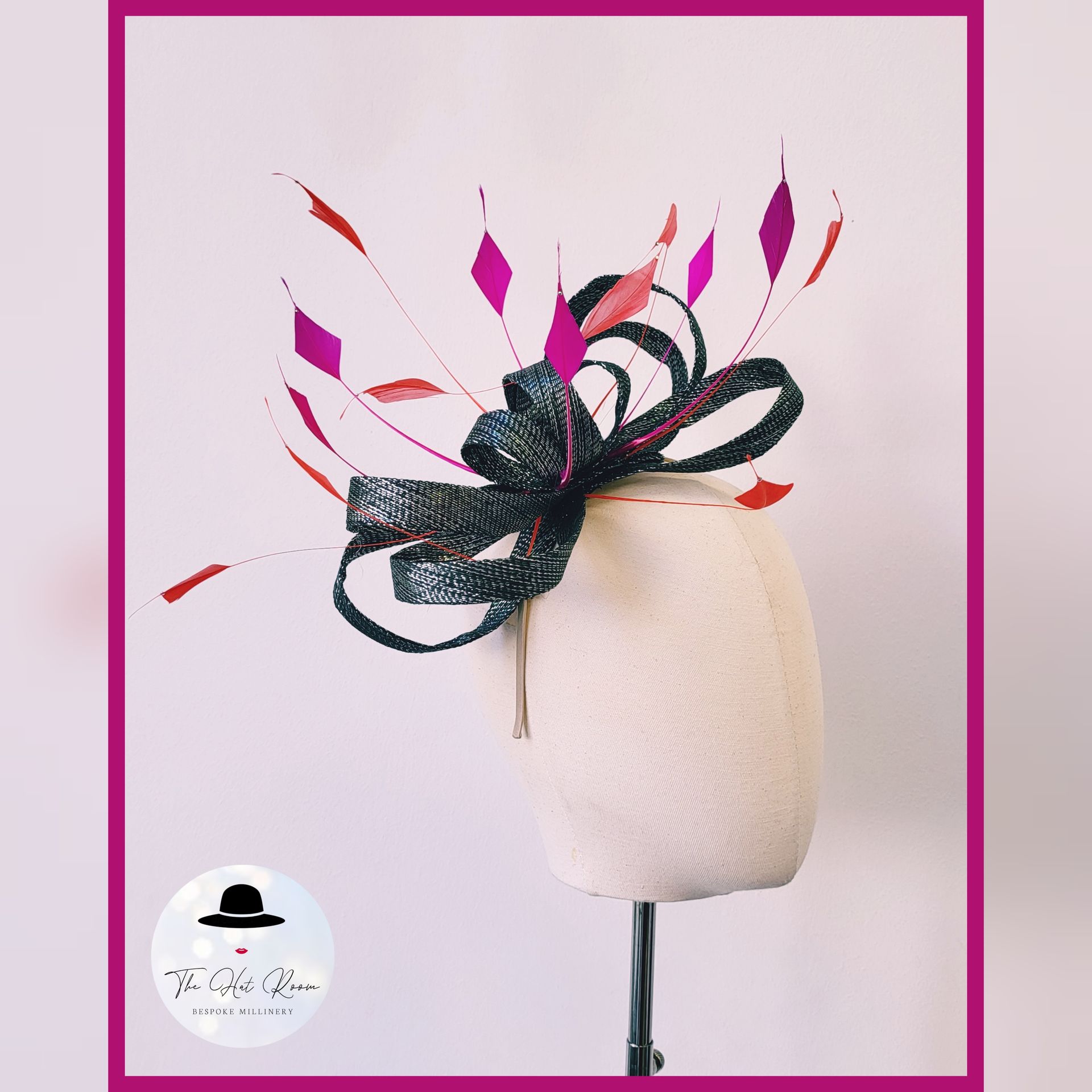 Small fascinator
mother of the bride
mother of the groom
feather trim
Ascot fascinator
Wedding fascinator