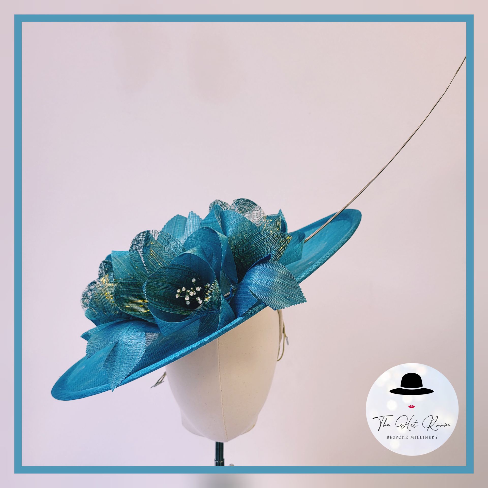 large saucer
large hatinator
Ascot ladies day
mother of the bride
mother of the groom
mother of the bride
oversized hat
large hat
mother of the groom
picture hat