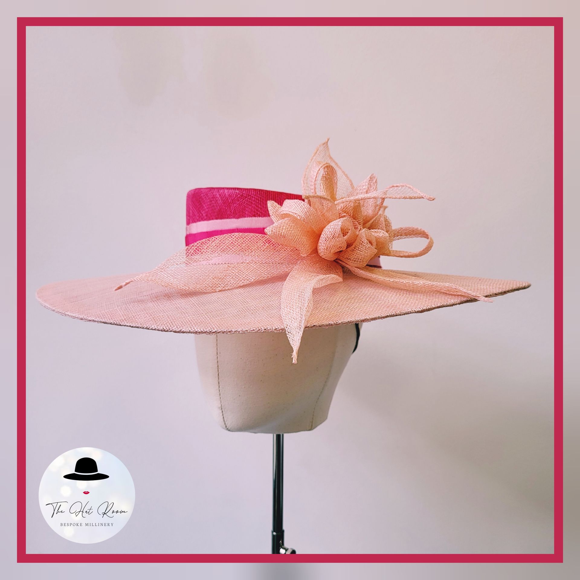 large saucer
large hatinator
Ascot ladies day
mother of the bride
mother of the groom
mother of the bride
oversized hat
large hat
mother of the groom
picture hat