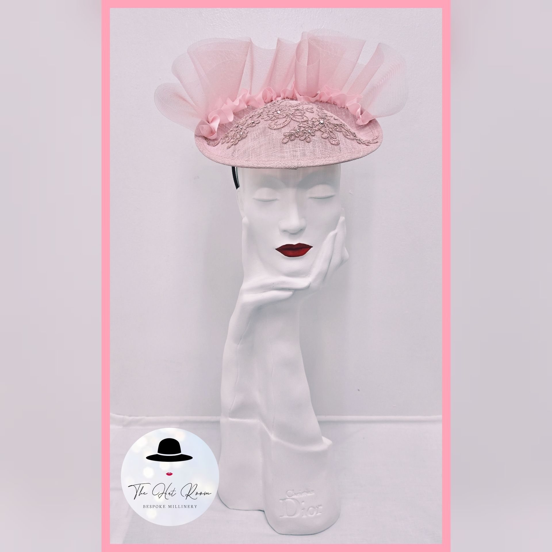 small fascinator
small hatinator
small saucer
wedding guest
Ascot
Mother of the Bride
Mother of the groom