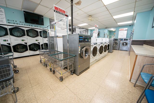 Denier Laundromat Laundromat Middleburg Heights Coin Laundry