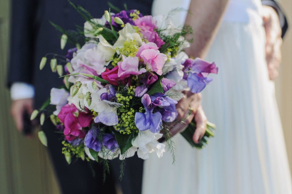 Wight Wedding Days | Your bouquet - to throw or not to throw?