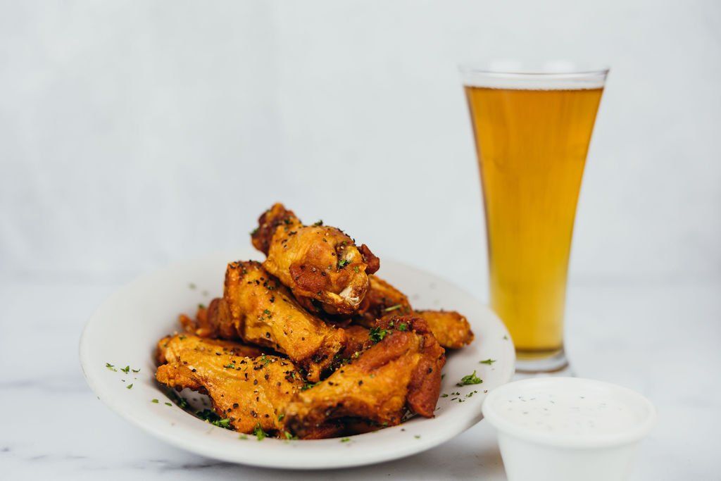Satisfy Your Wings Craving at Murry’s in Columbia, MO. Explore Our Menu at Our Jazz Restaurant.