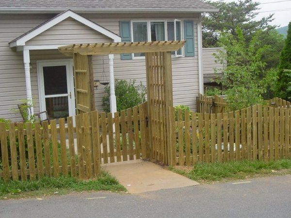 Picket with a Dip — Madison, VA — Joe Phillips Fence Co.