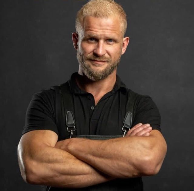 Headshot of Andrew Solberg, a barber at Deluxe Barbershop in CDA