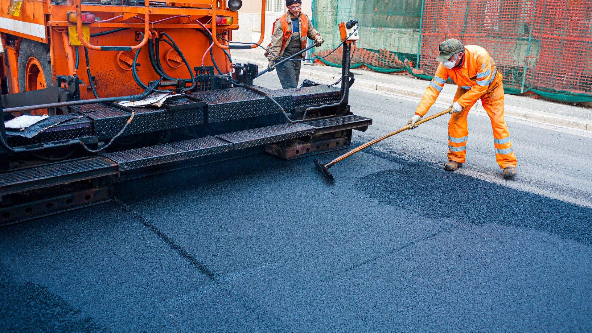 Paver laying asphalt - Wendell, NC l Champ's Paving & Seal Coating INC