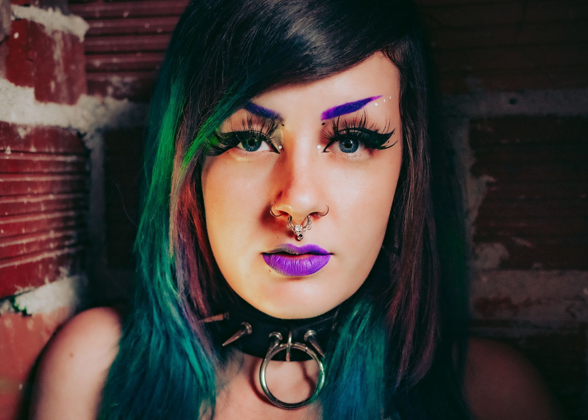 Raye, green hair art model with extraordinary eyes, poising for Beauty In Space - Will Evans