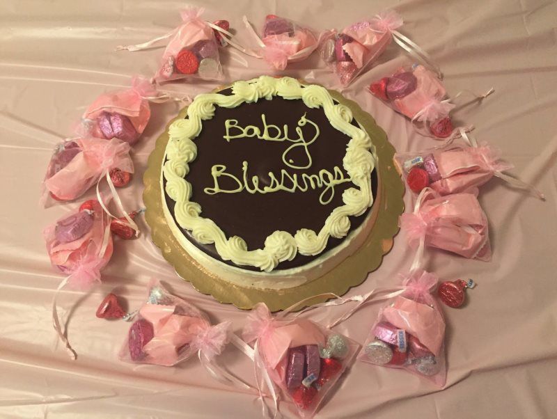 Baby shower cake with 