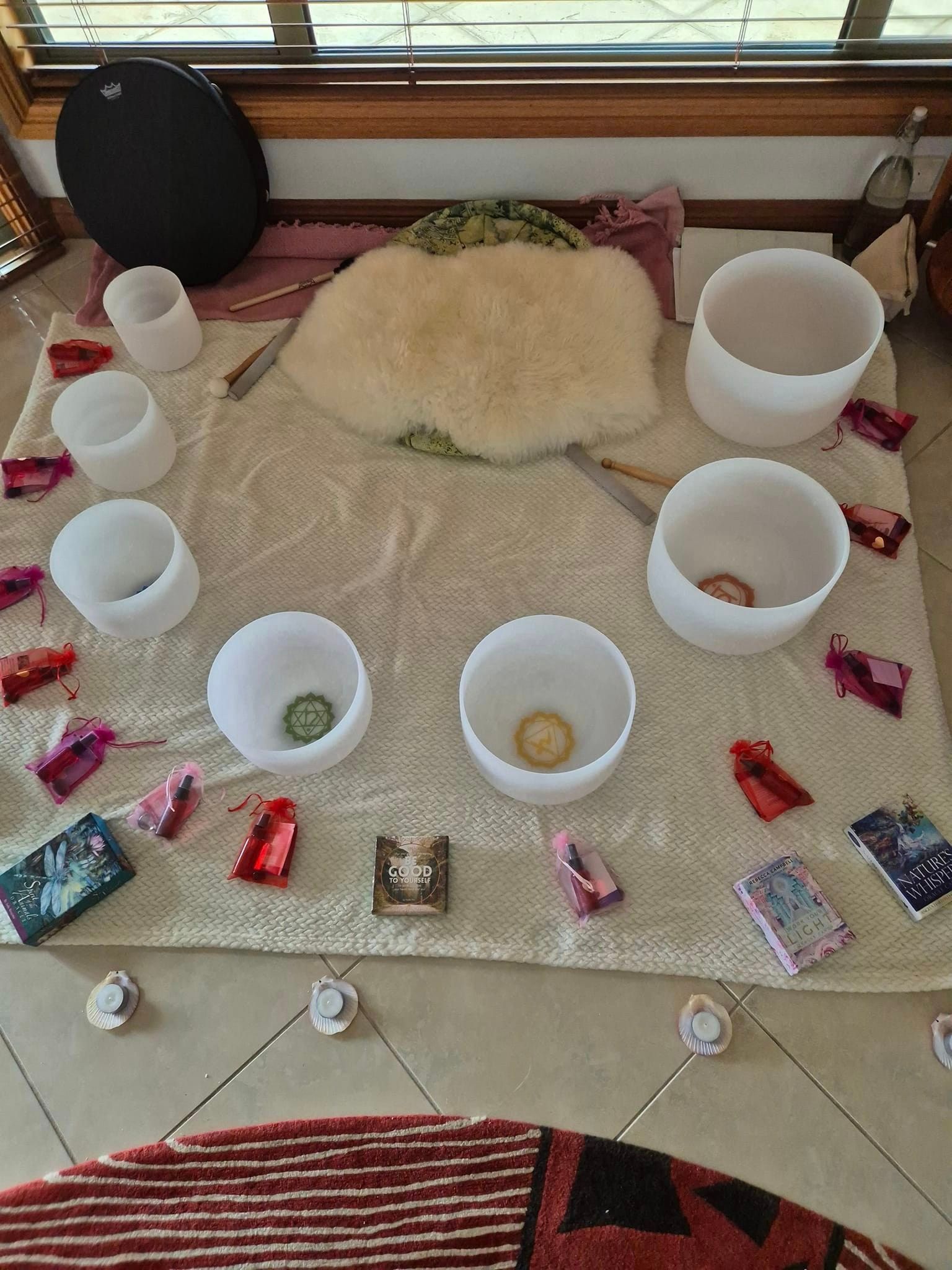 A group of bowls sitting on top of a rug in a room.