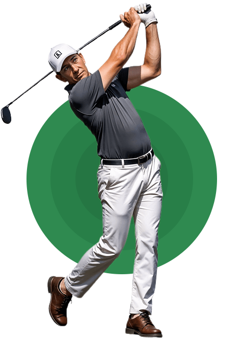 Golfer in grijs shirt en witte broek midden in zijn swing, club omhoog, tegen een groene cirkel op de achtergrond.