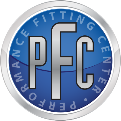 Logo voor Performance Fitting Center: Blauw en zilverkleurig rond embleem met 