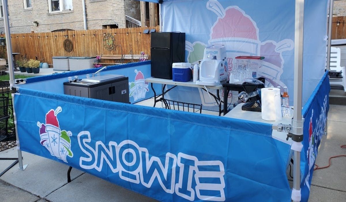 A blue tent with the word snowie on it
