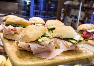 Panini con salumi e formaggi