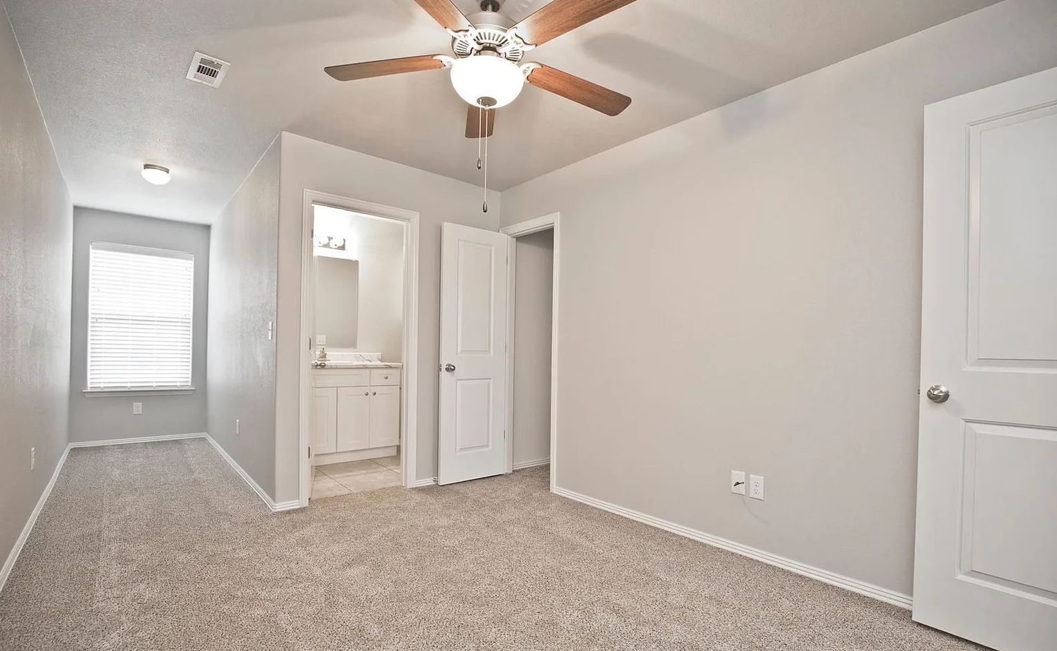 bedroom photo 2