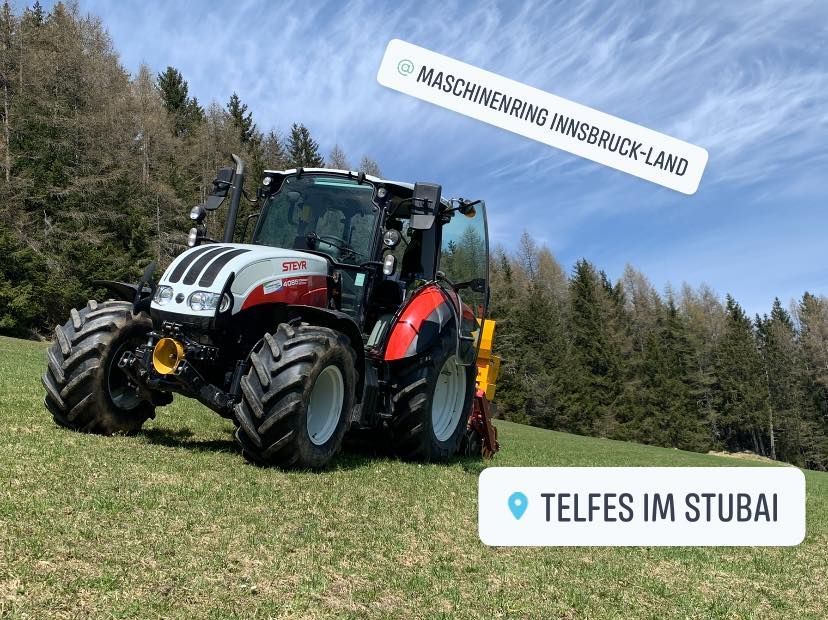 ein steyr-Traktor steht auf einer grünen Wiese .