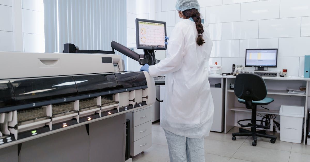 A female scientist is working on a machine in a laboratory.