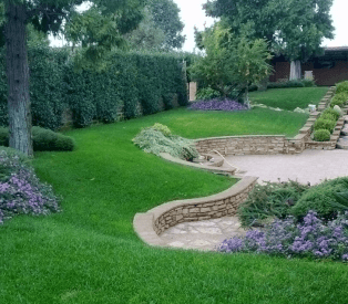 giardino con sentiero