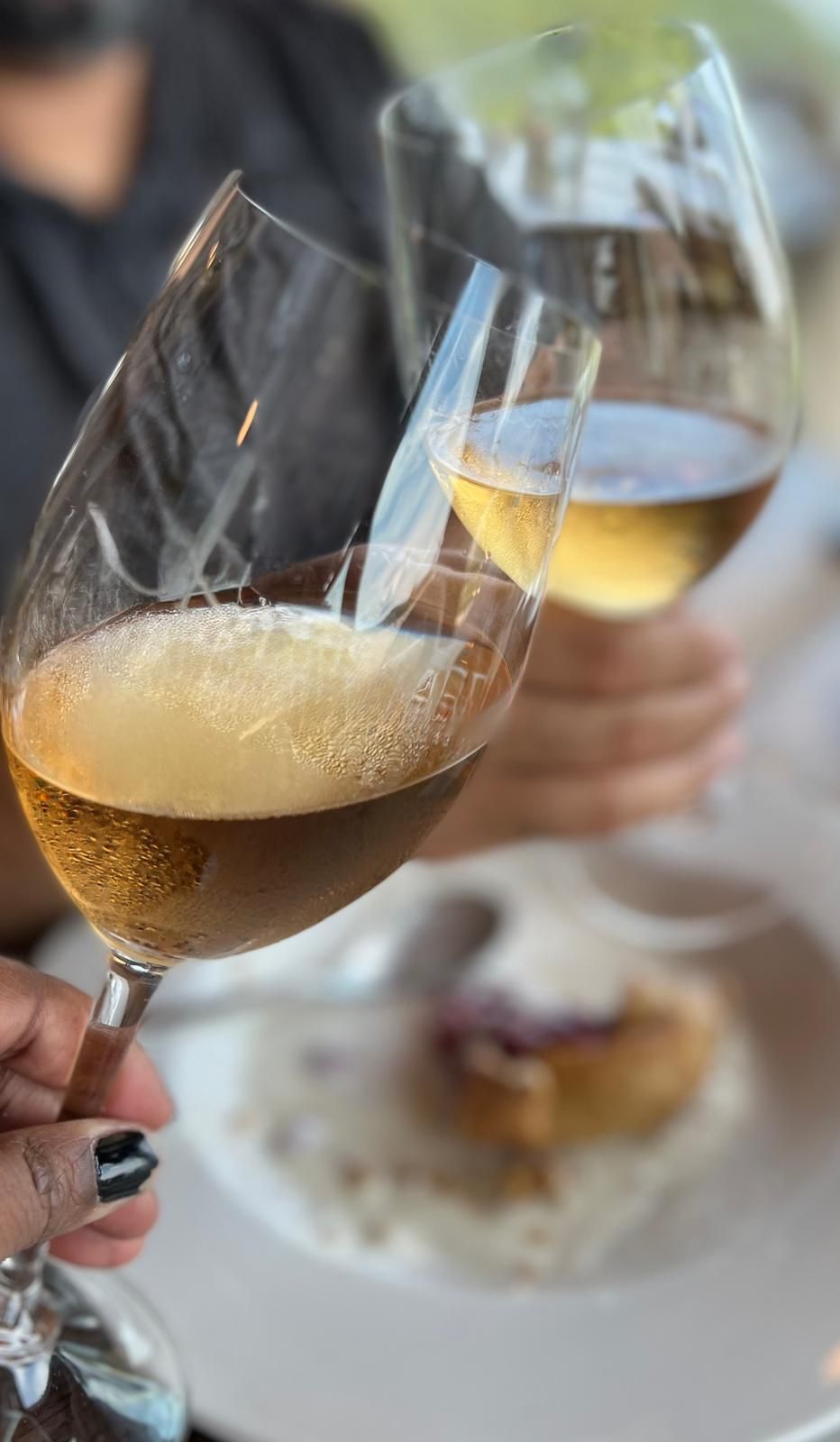 Black marble-look circle with gold accents, including a decorative floral wreath around a central circle.