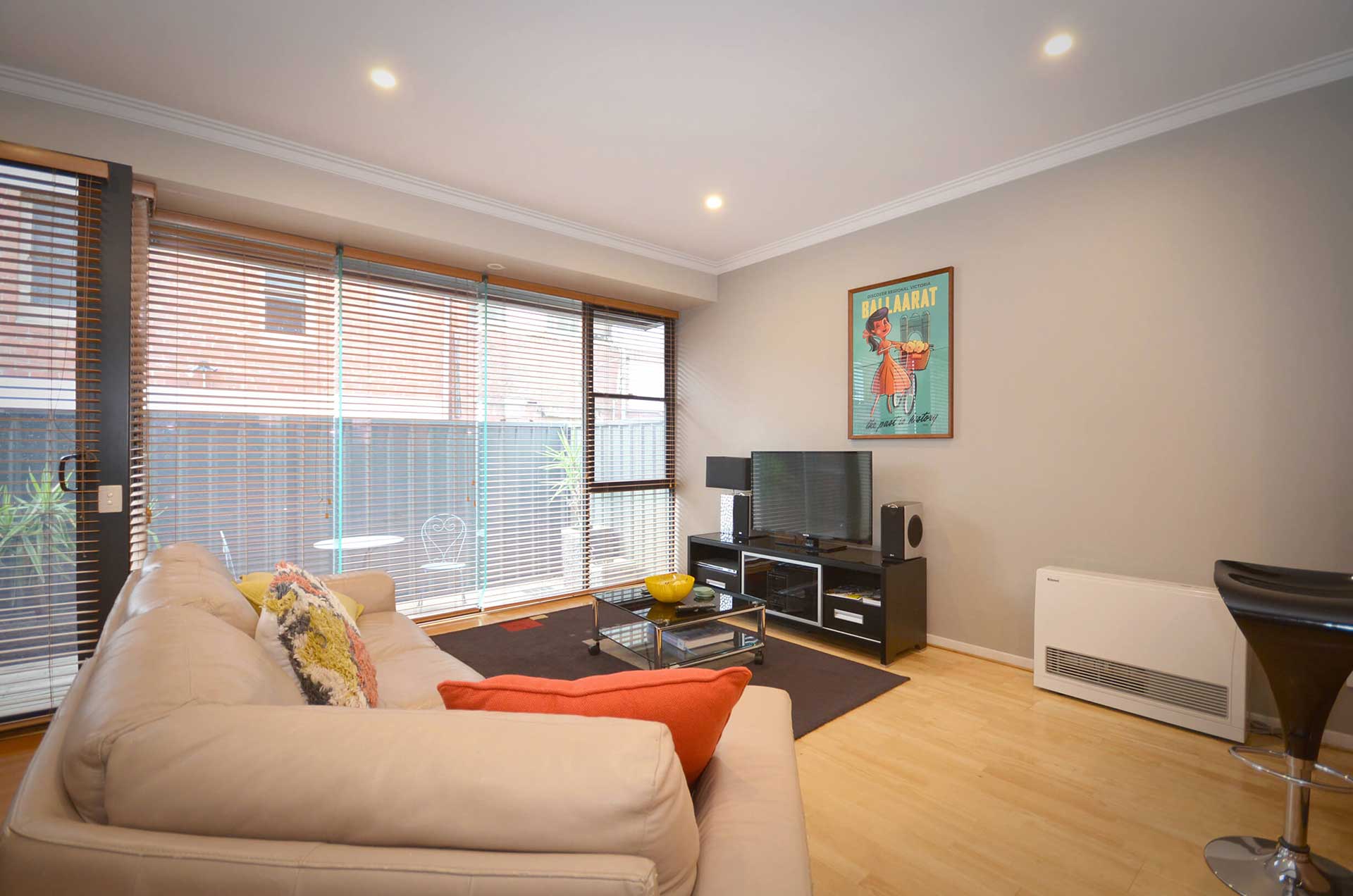 Ballarat Accommodation - Unit 7 - Lounge