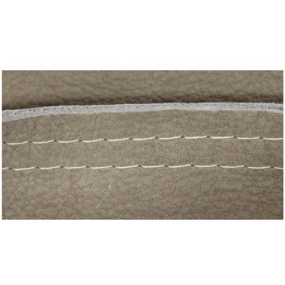 De 2 cm dubbele stiknaad buitenwerks biedt extra stevigheid en een strakke afwerking, ideaal voor esthetische meubelontwerpen