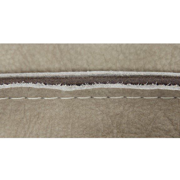 De 1 cm buitenwerks stiknaad met bies biedt een verfijnde afwerking, en stevigheid voor een elegante en duurzame meubelstijl.