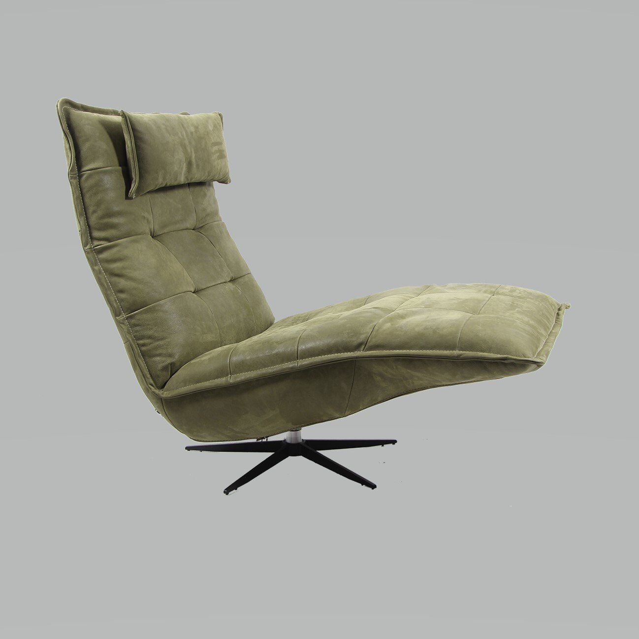 Relaxfauteuil Luc met een lendenkussen, dat extra ondersteuning biedt voor de onderrug. De fauteuil heeft een comfortabele, gewatteerde zitting en rugleuning, terwijl de stijlvolle armleuningen bijdragen aan het moderne ontwerp. Het lendekussen is perfect voor het bevorderen van een ergonomische zithouding en verhoogt het comfort in elke positie.