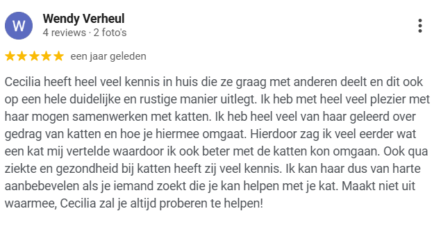 Een Nederlandse tekstreactie op een bericht op sociale media waarin Cecilia's kennis en behulpzaamheid wordt geprezen.