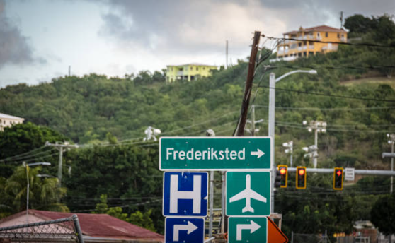 A dining room with a round table and chairs.