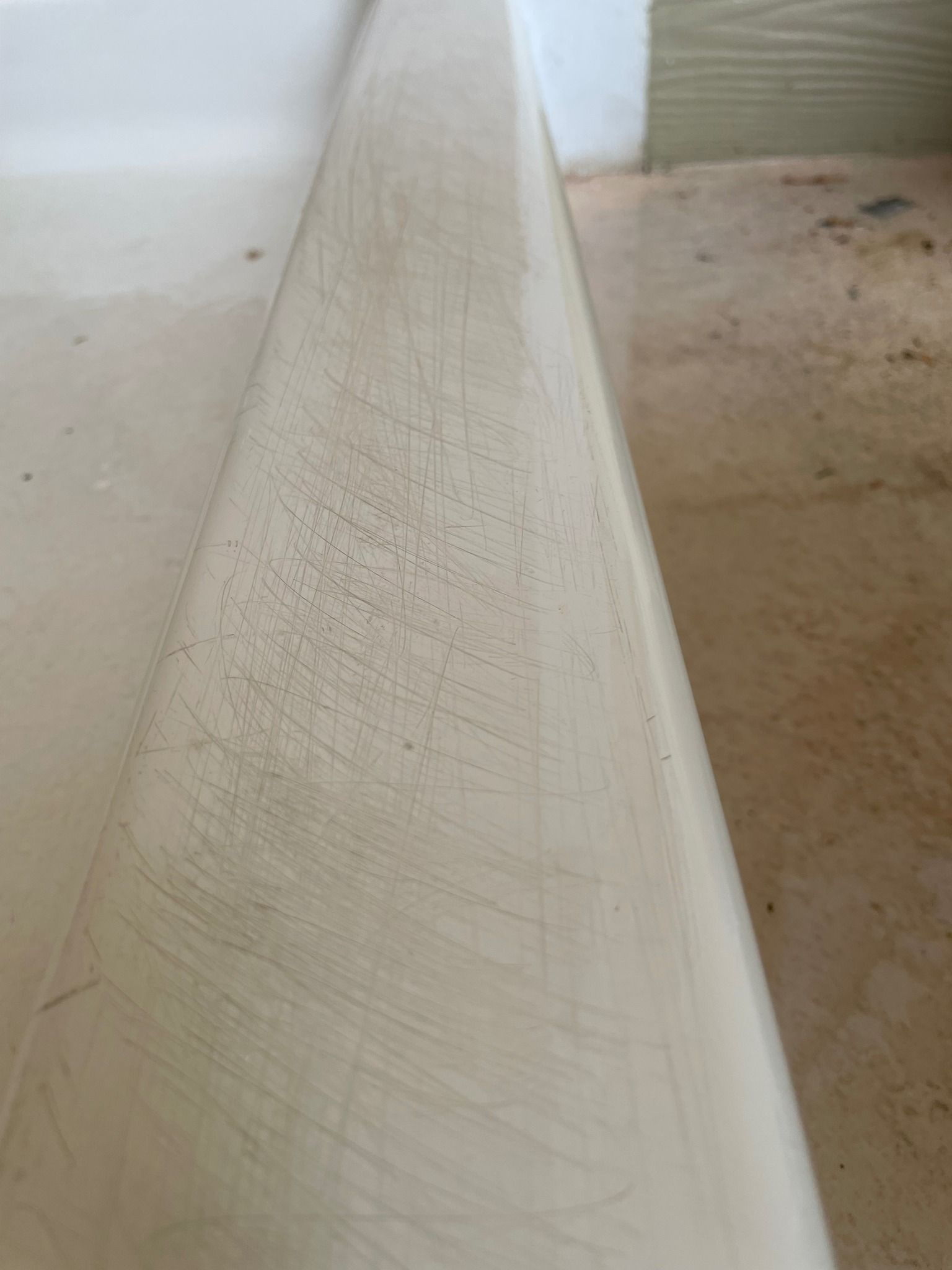 A close up of a white marble counter top with a cracked finish.