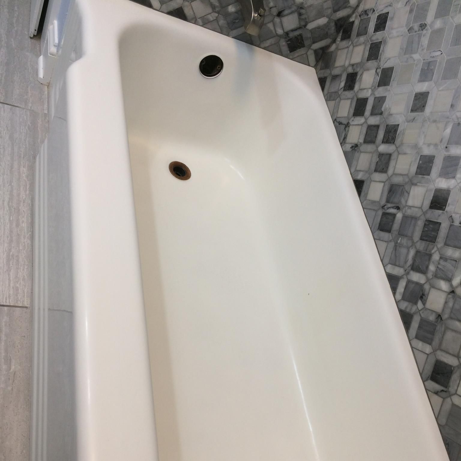 Rectangular bathtub with tiles beside