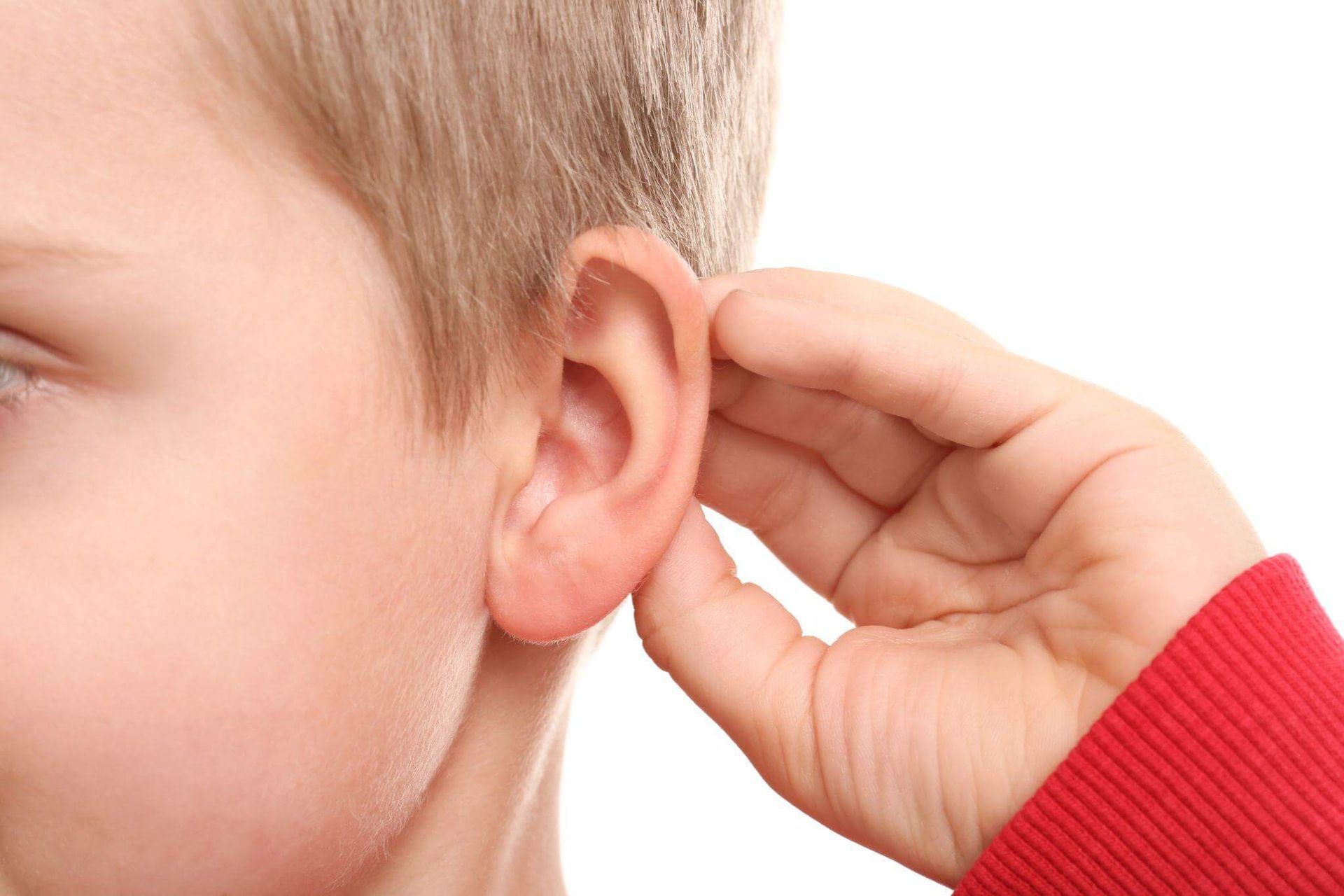man experiencing ear pain