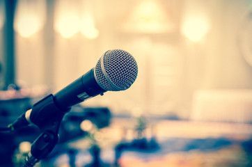 Microphone for hearing speeches better at events