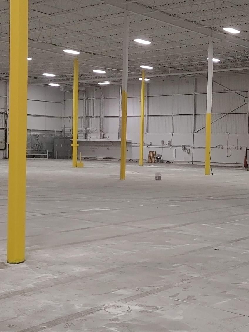 Une image grise de substitution représentant une forme de montagne avec un cercle au-dessus.