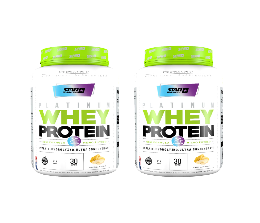 Dos envases de suplemento “Platinum Whey Protein”, color blanco y verde.