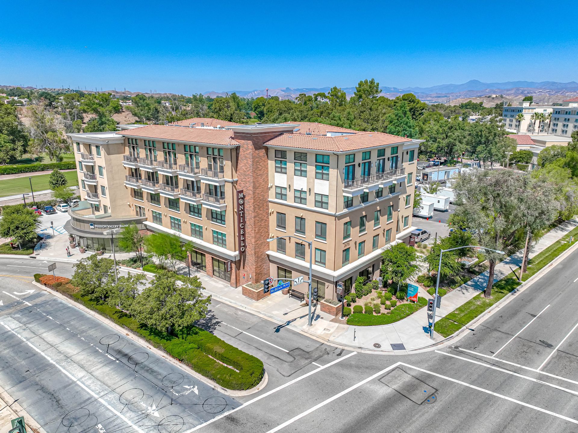 photo of the monticello apartements