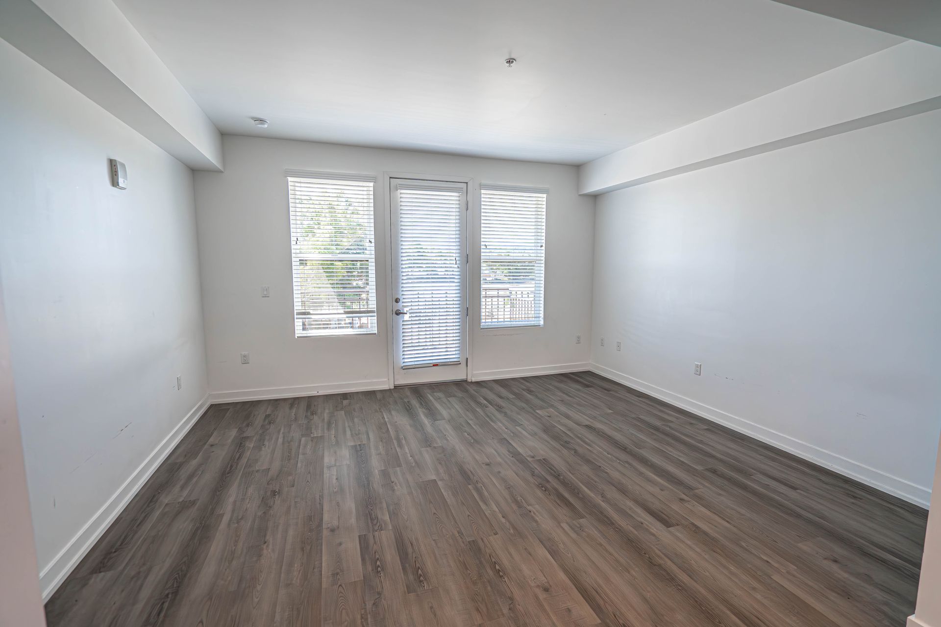 Monticello Apartments 2-bedroom living room