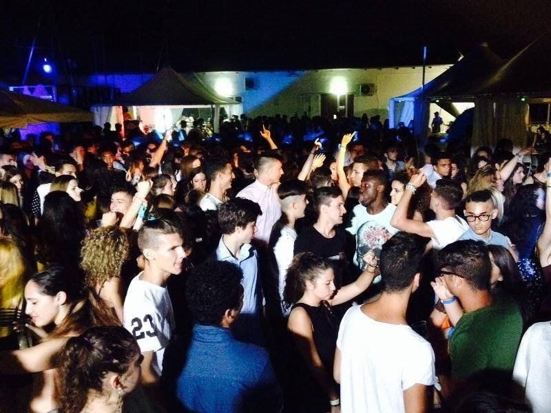 serata con musica tecno