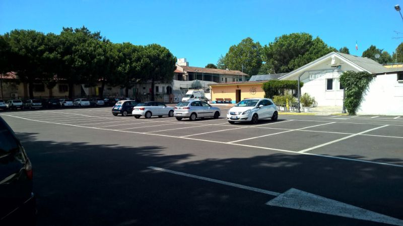 ampio parcheggio