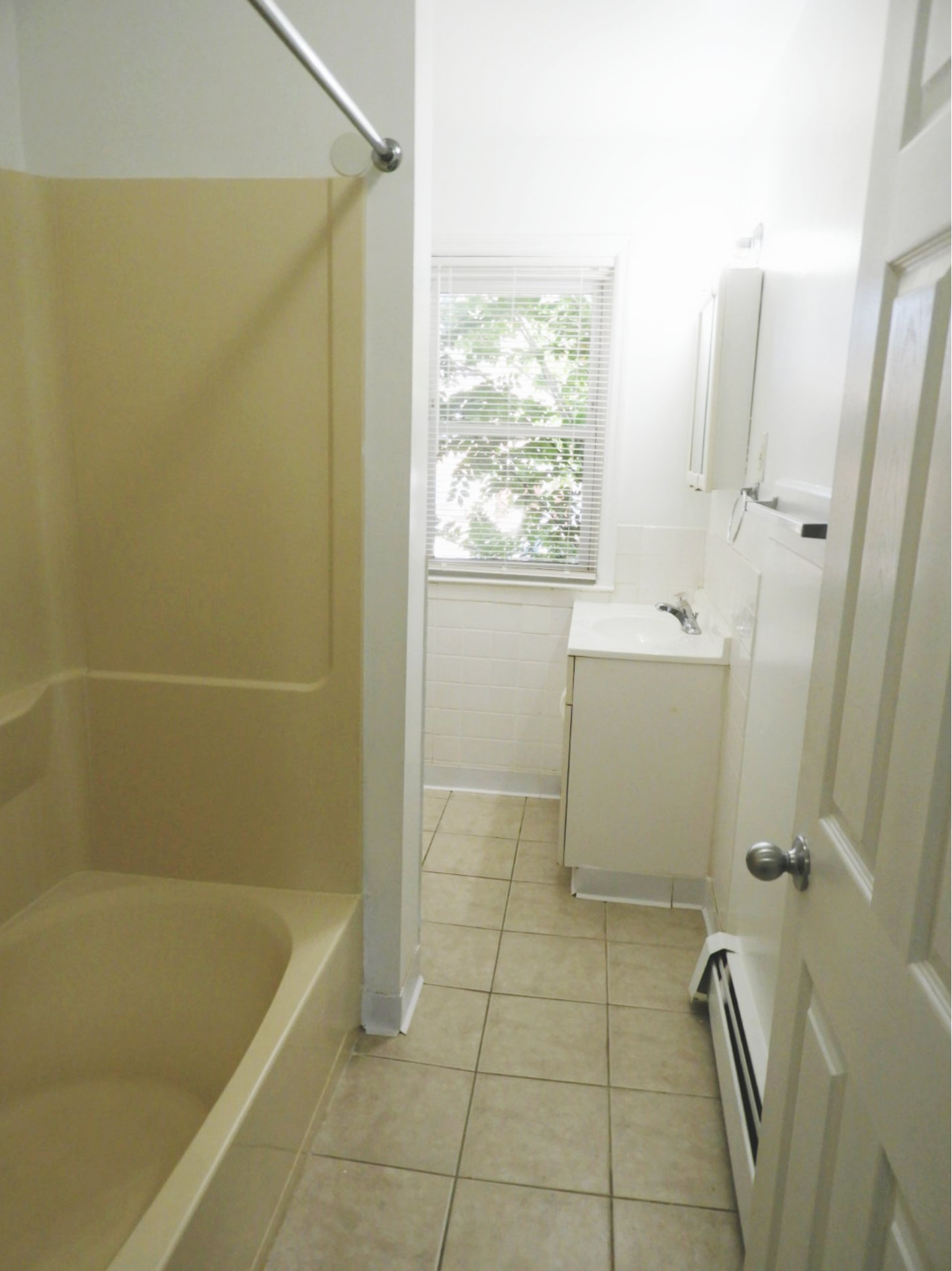 VILLAGE AT BORDENTOWN - bathroom