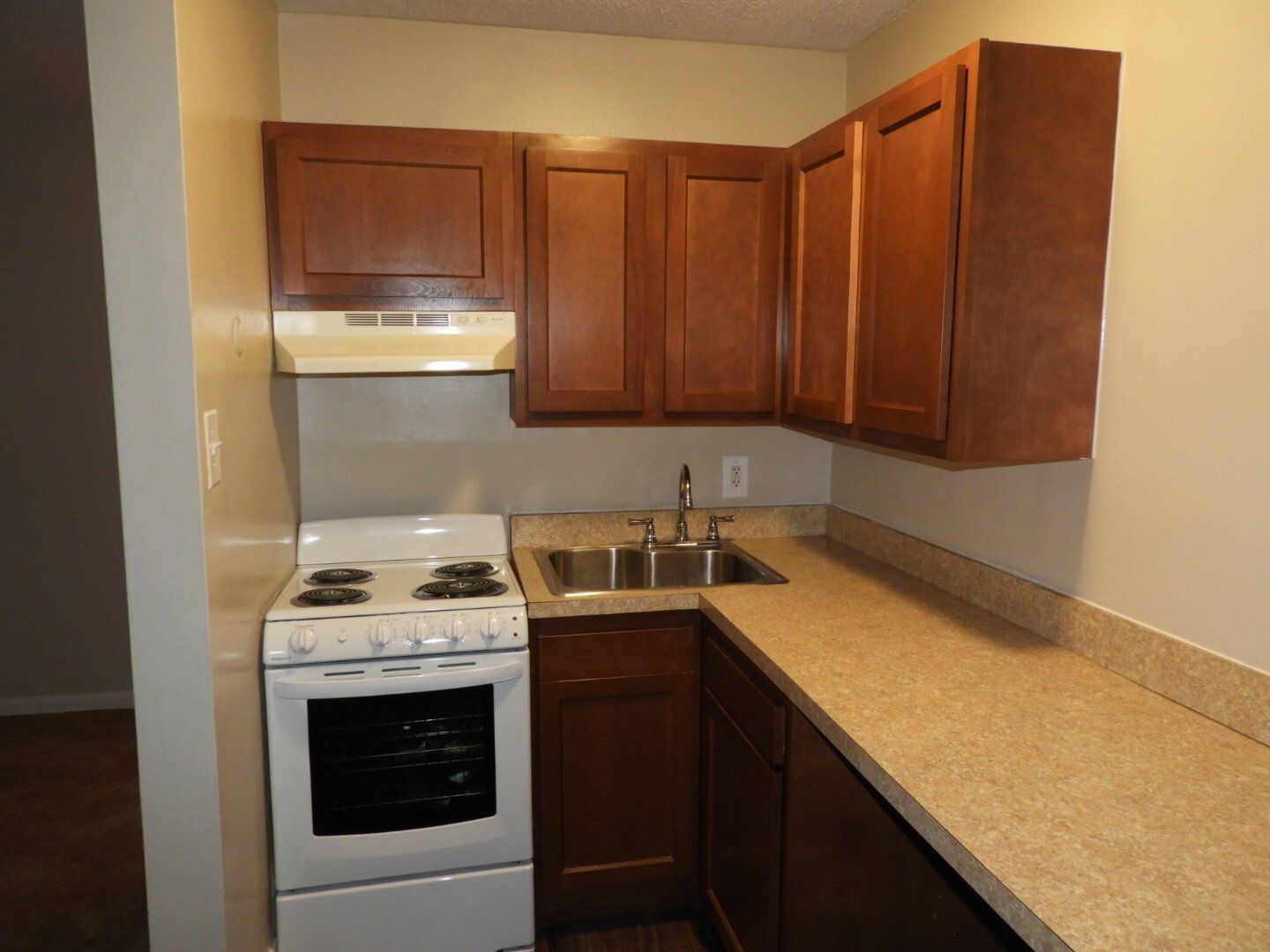 THE RESIDENCES AT WHITE HALL - studio kitchen