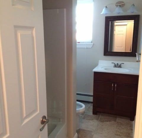 THE RESIDENCES AT WHITE HALL - Bathroom