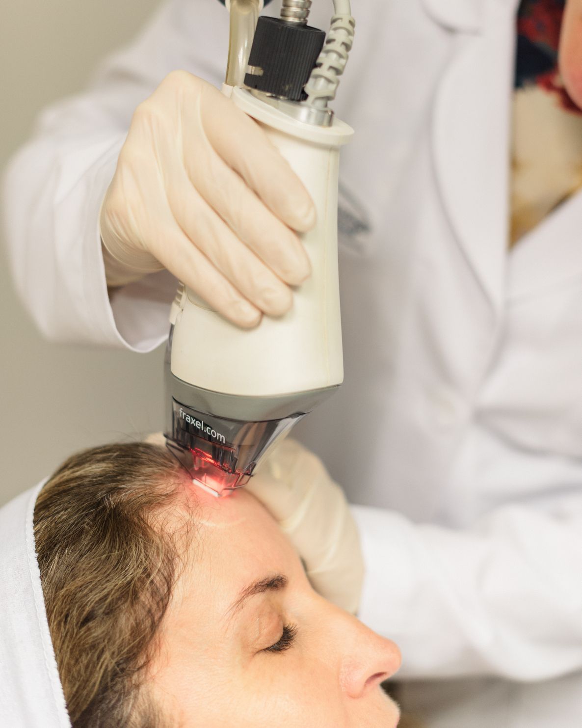 a woman is getting a laser treatment on her forehead
