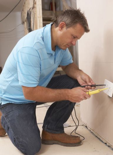 trained electrician ensures electrical safety in Ballarat
