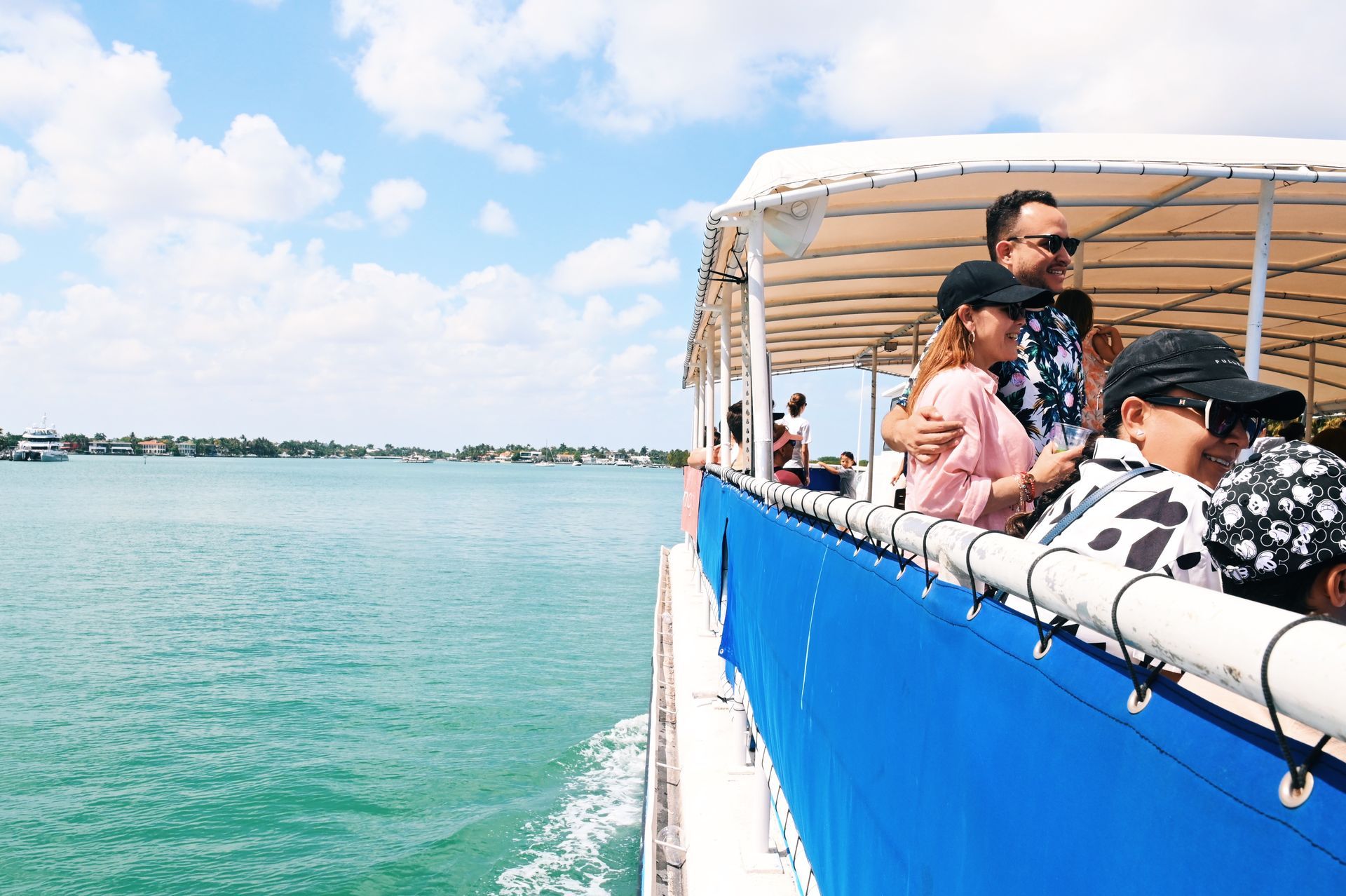 Guest enjoying them selfs on the Miami Skyline Cruise
