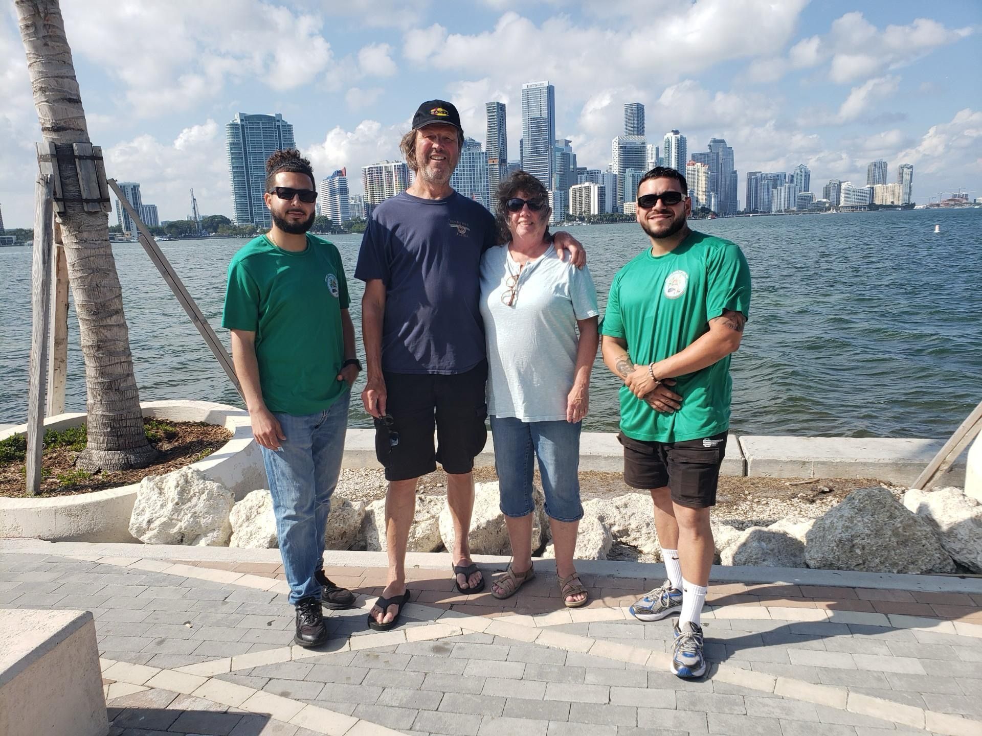 Group photo stop on the Miami 3-in-1 walking segment
