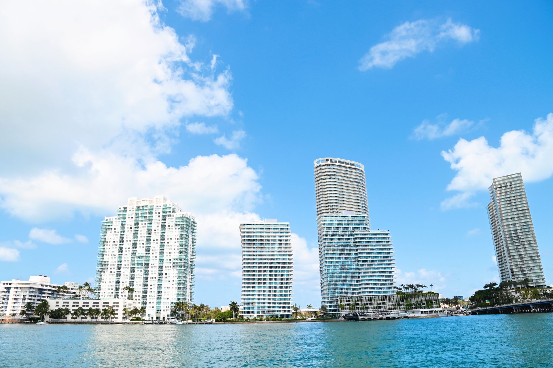 celebrity homes boat tour views